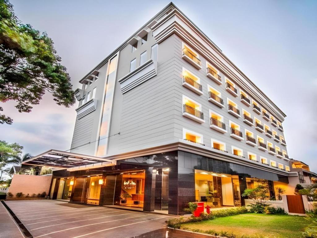 The Mirah Hotel Богор Екстериор снимка